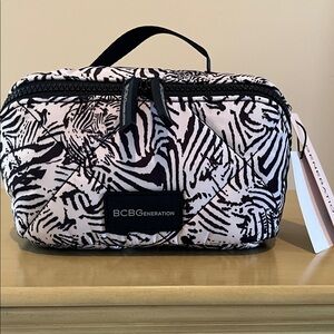 BCBGeneration NWT Black and White Quilted Makeup Bag